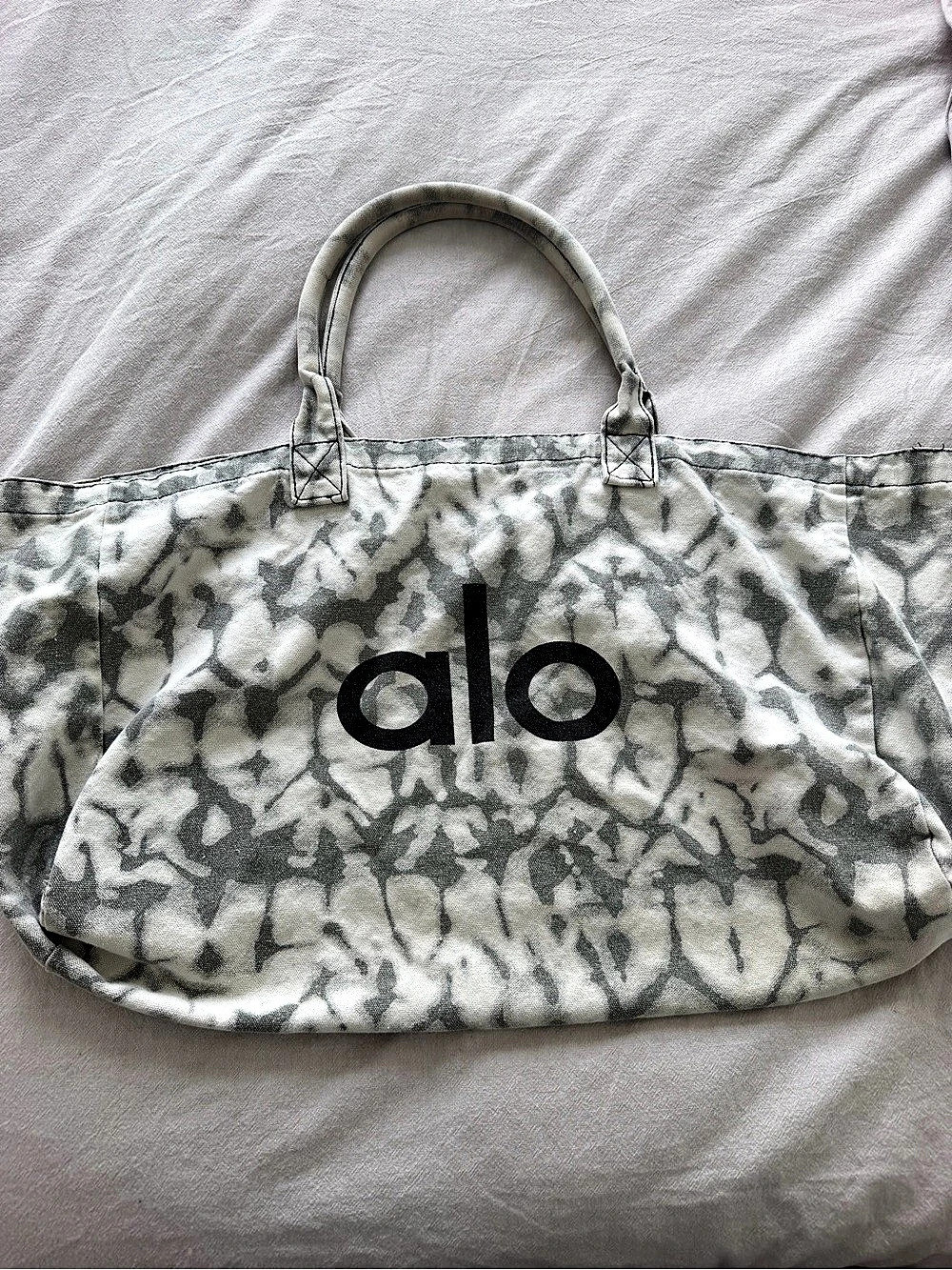 Alo Abstract Tote in Gray & White
